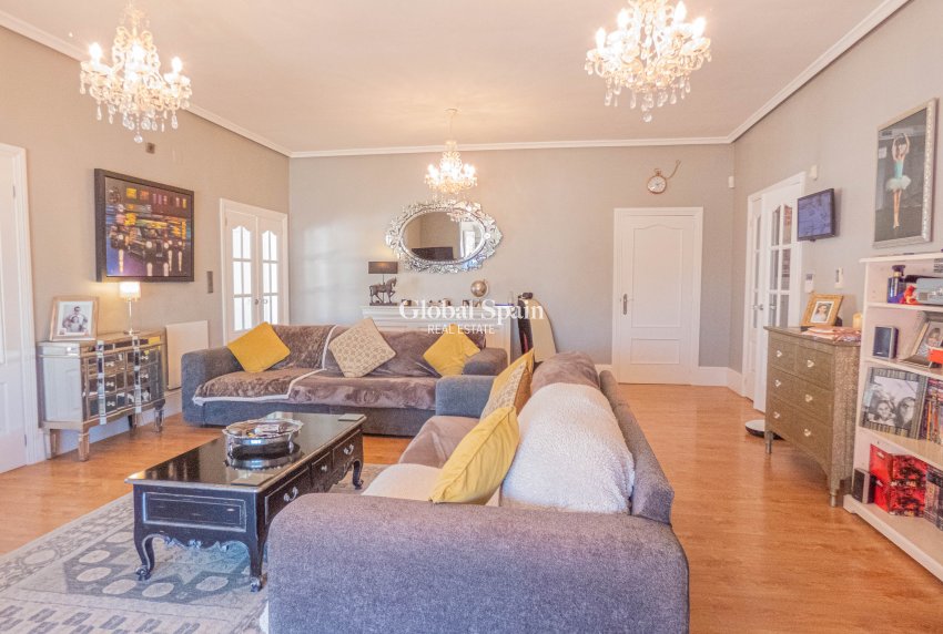 Resale - VILLA -
HEREDADES - LAS HEREDADES