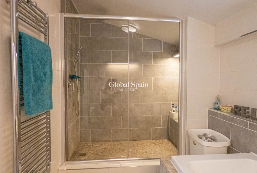 Resale - VILLA -
HEREDADES - LAS HEREDADES