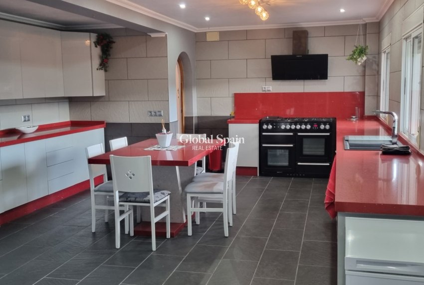 Resale - VILLA -
HONDÓN DE LOS FRAILES - Inland