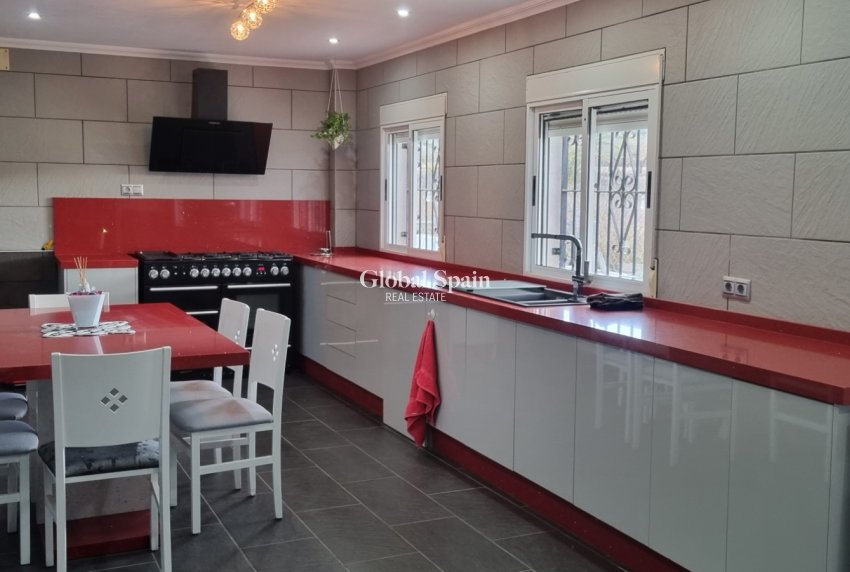 Resale - VILLA -
HONDÓN DE LOS FRAILES - Inland