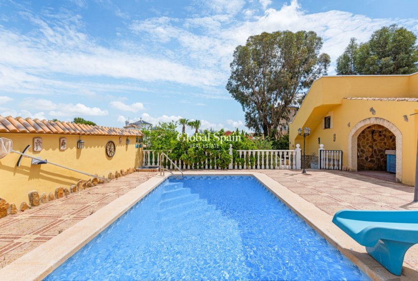 Resale - VILLA -
JACARILLA - Inland
