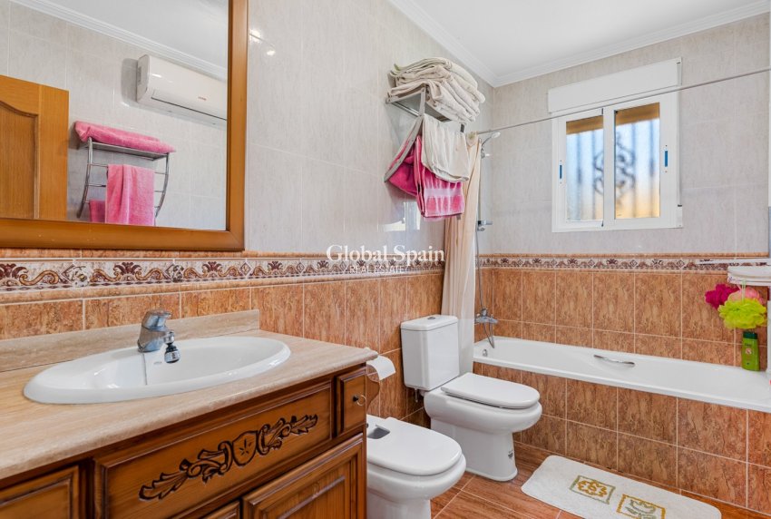 Resale - VILLA -
JACARILLA - Inland