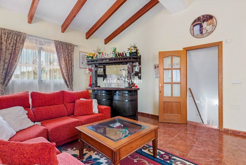 Resale - VILLA -
JACARILLA - Inland