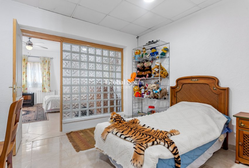 Resale - VILLA -
JACARILLA - Inland