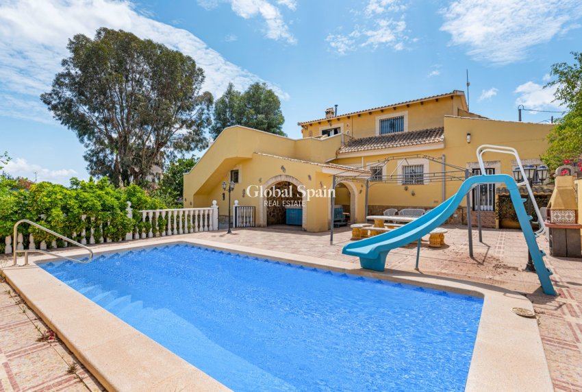 Resale - VILLA -
JACARILLA - Inland