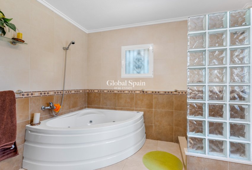 Resale - VILLA -
JACARILLA - Inland