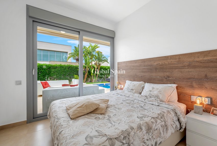 Resale - VILLA -
JACARILLA - Inland