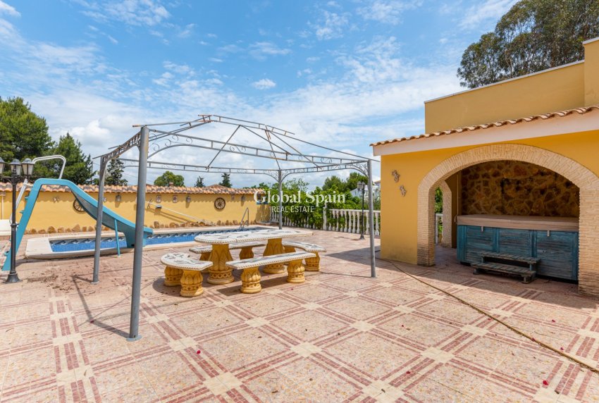 Resale - VILLA -
JACARILLA - Inland