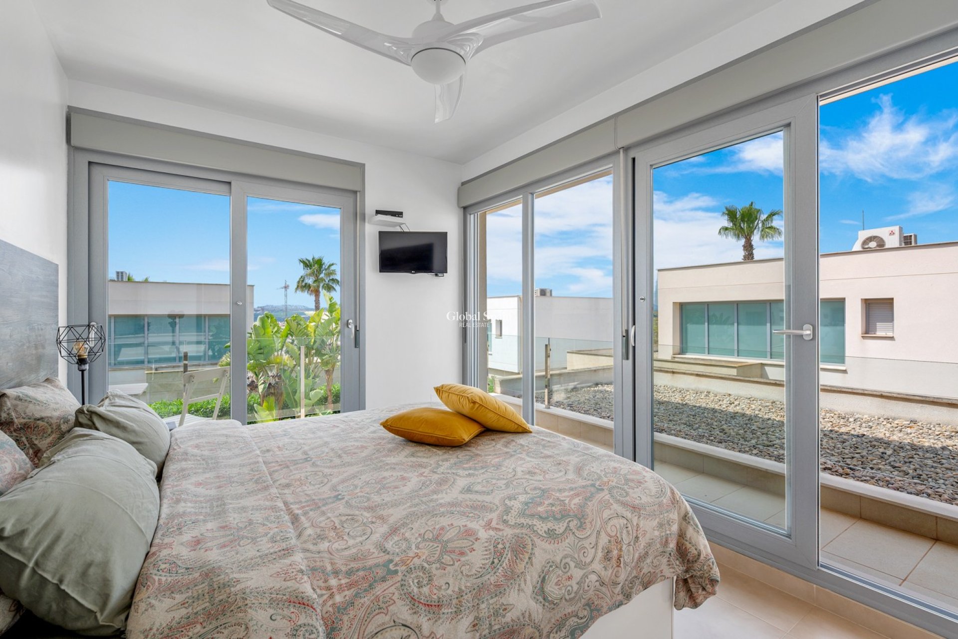 Resale - VILLA -
JACARILLA - Inland