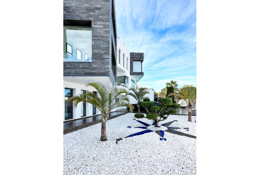 Resale - VILLA -
JÁVEA - Costa Blanca