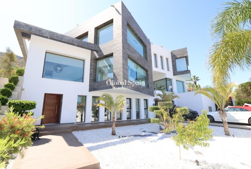 Resale - Villa -
Jávea - Xàbia - Monte Olimpo