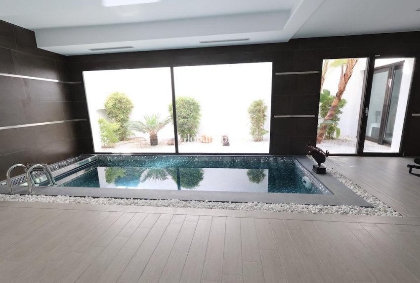 Resale - Villa -
Jávea - Xàbia - Monte Olimpo