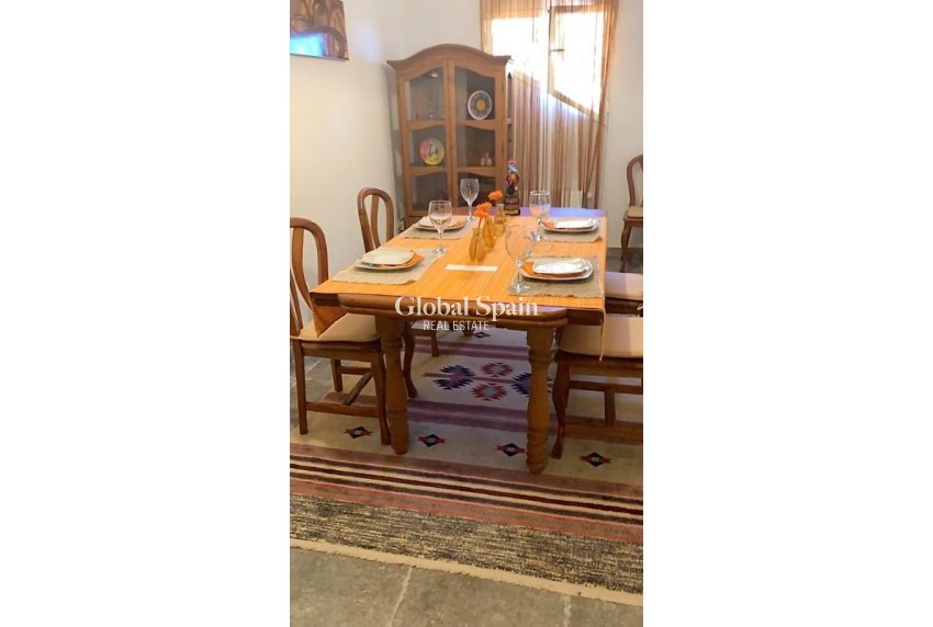 Resale - Villa -
JÁVEA