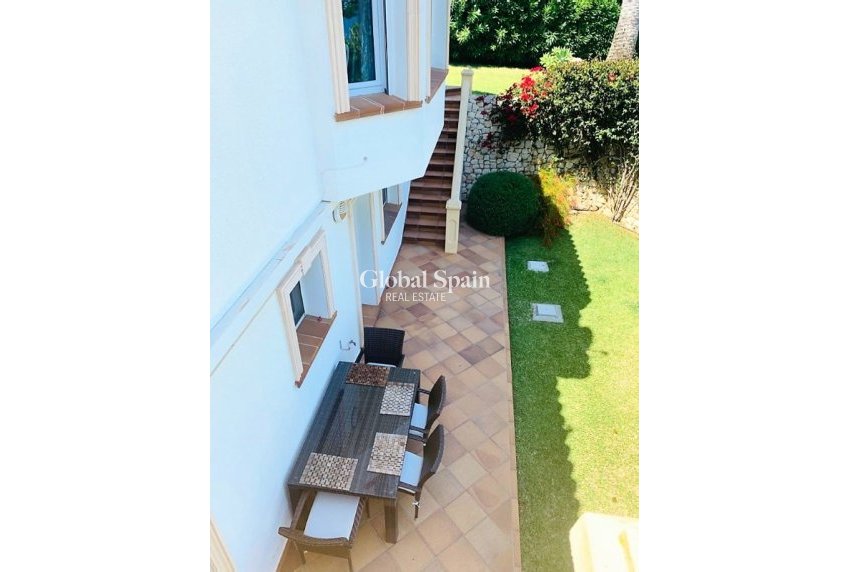 Resale - Villa -
JÁVEA