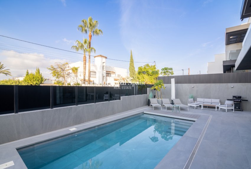 Resale - VILLA -
L'ALBIR - center