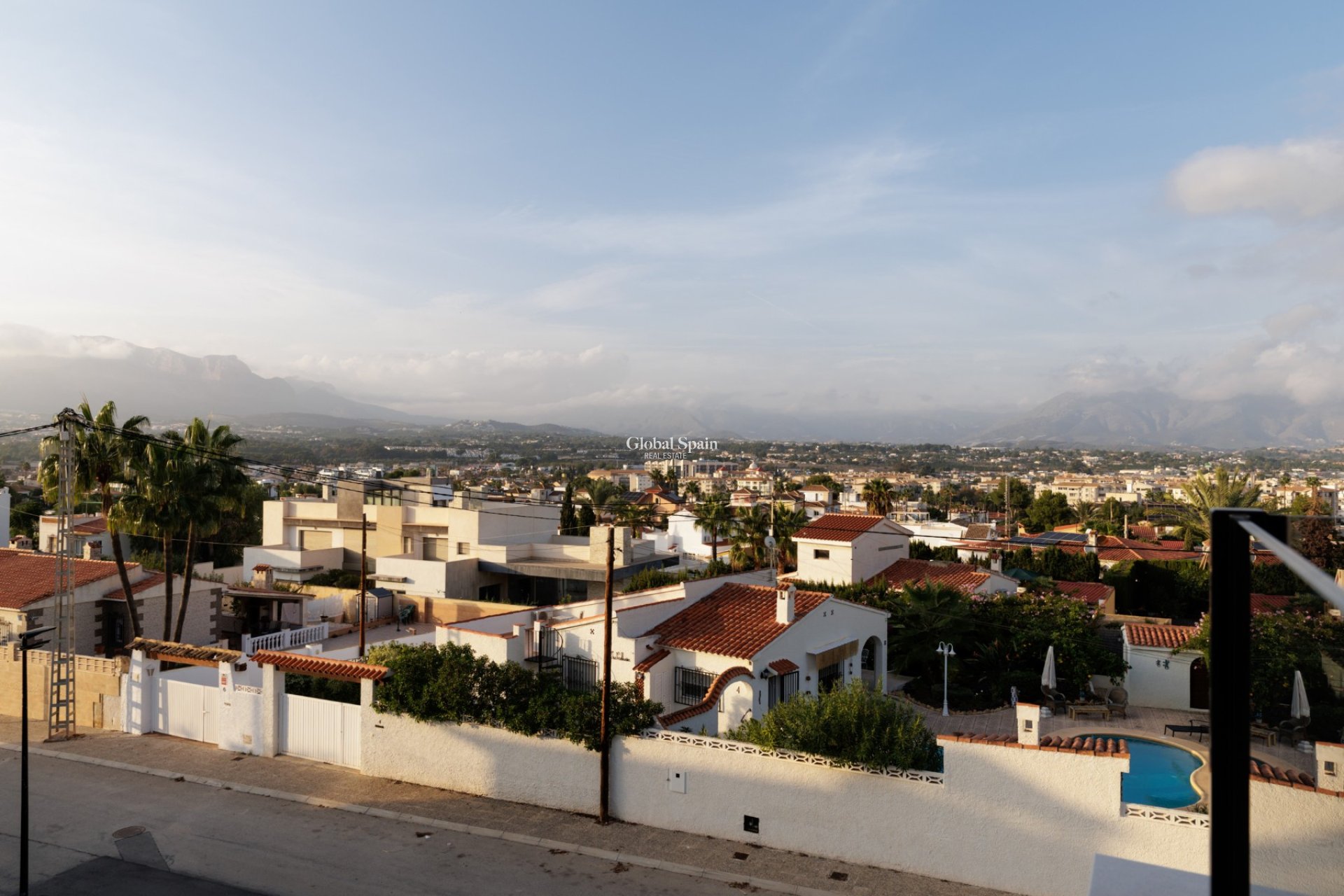 Resale - VILLA -
L'ALBIR - center