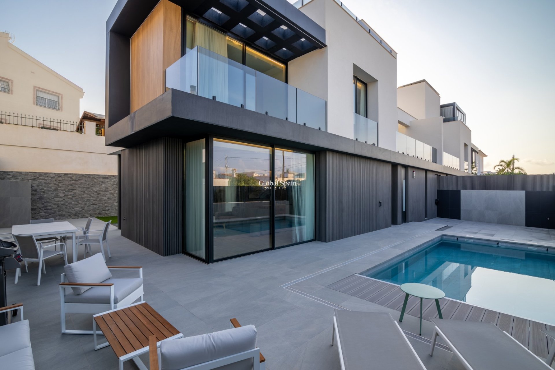 Resale - VILLA -
L'ALBIR - center