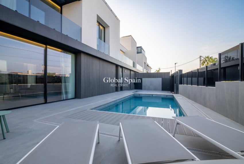 Resale - VILLA -
L'ALBIR - center