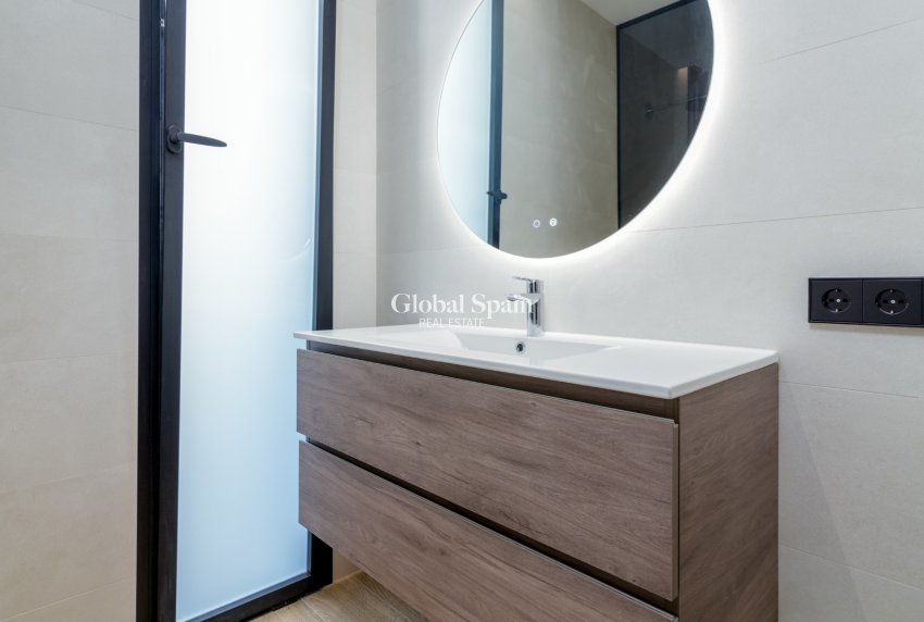 Resale - VILLA -
L'ALBIR - center