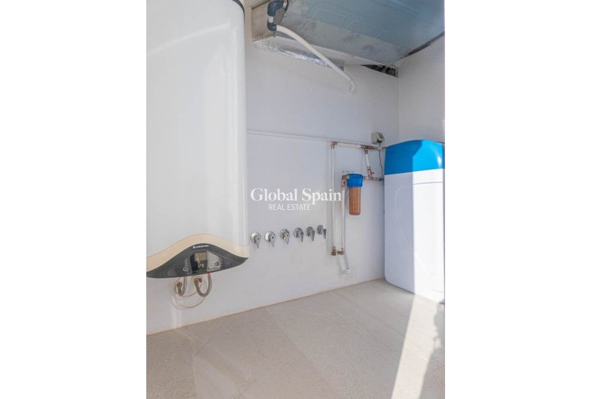 Resale - VILLA -
LA FINCA GOLF - Algorfa