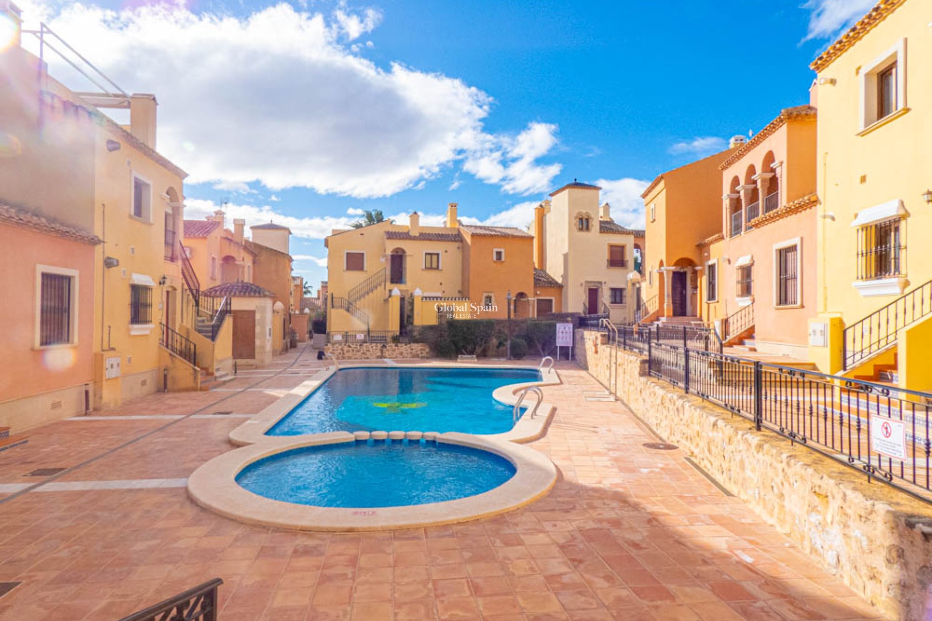 Resale - VILLA -
LA FINCA GOLF - Algorfa