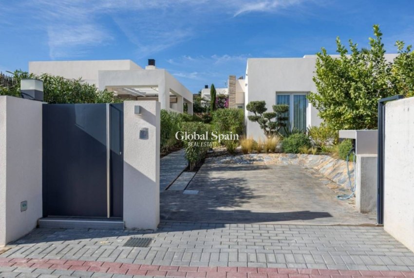 Resale - VILLA -
LA FINCA GOLF - Inland