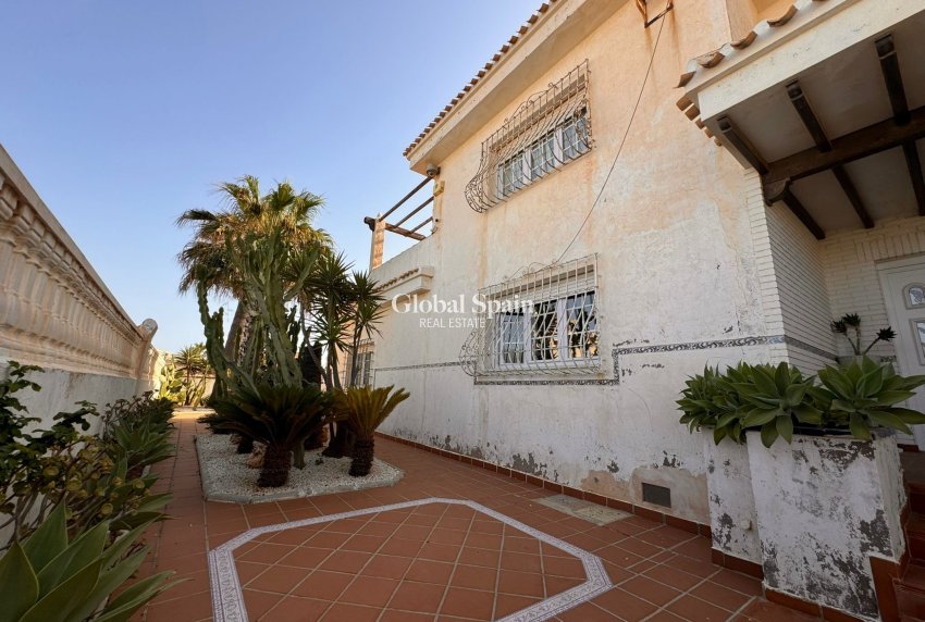Resale - VILLA -
LA MANGA DEL MAR MENOR - Costa Calida