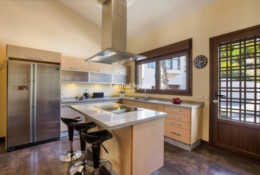 Resale - VILLA -
LA MANGA DEL MAR MENOR - Costa Calida