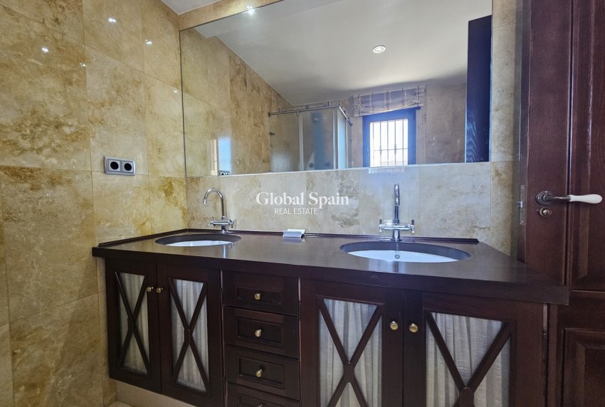 Resale - VILLA -
LA MANGA DEL MAR MENOR - Costa Calida