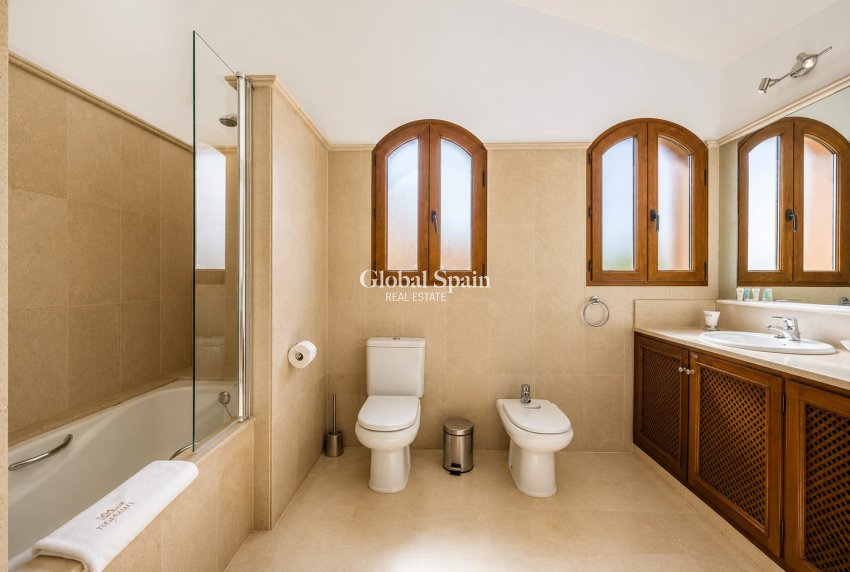 Resale - VILLA -
LA MANGA DEL MAR MENOR - Costa Calida