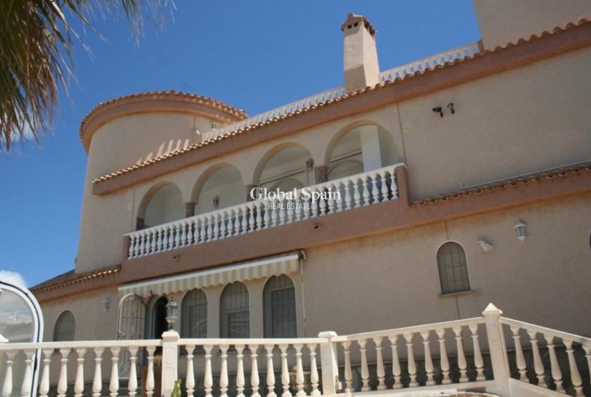 Resale - VILLA -
LA MANGA DEL MAR MENOR - Km 17