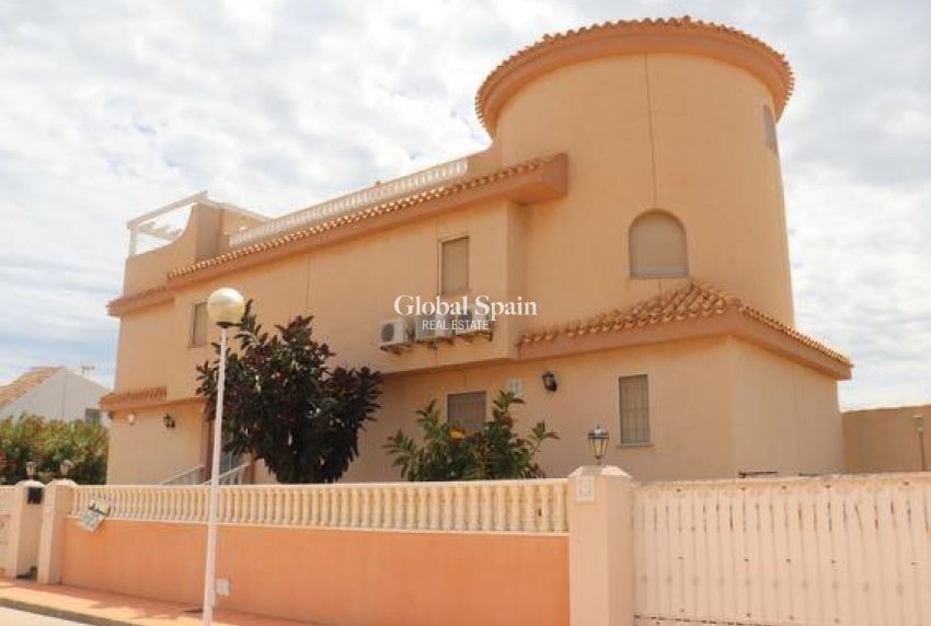 Resale - VILLA -
LA MANGA DEL MAR MENOR - Km 17