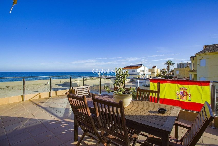 Resale - VILLA -
LA MANGA DEL MAR MENOR - Playa De Las Gaviotas-el Pedrucho