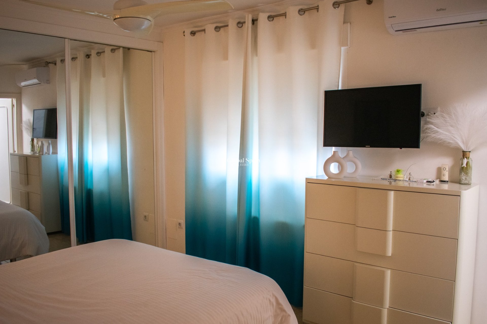 Resale - VILLA -
LA MANGA DEL MAR MENOR