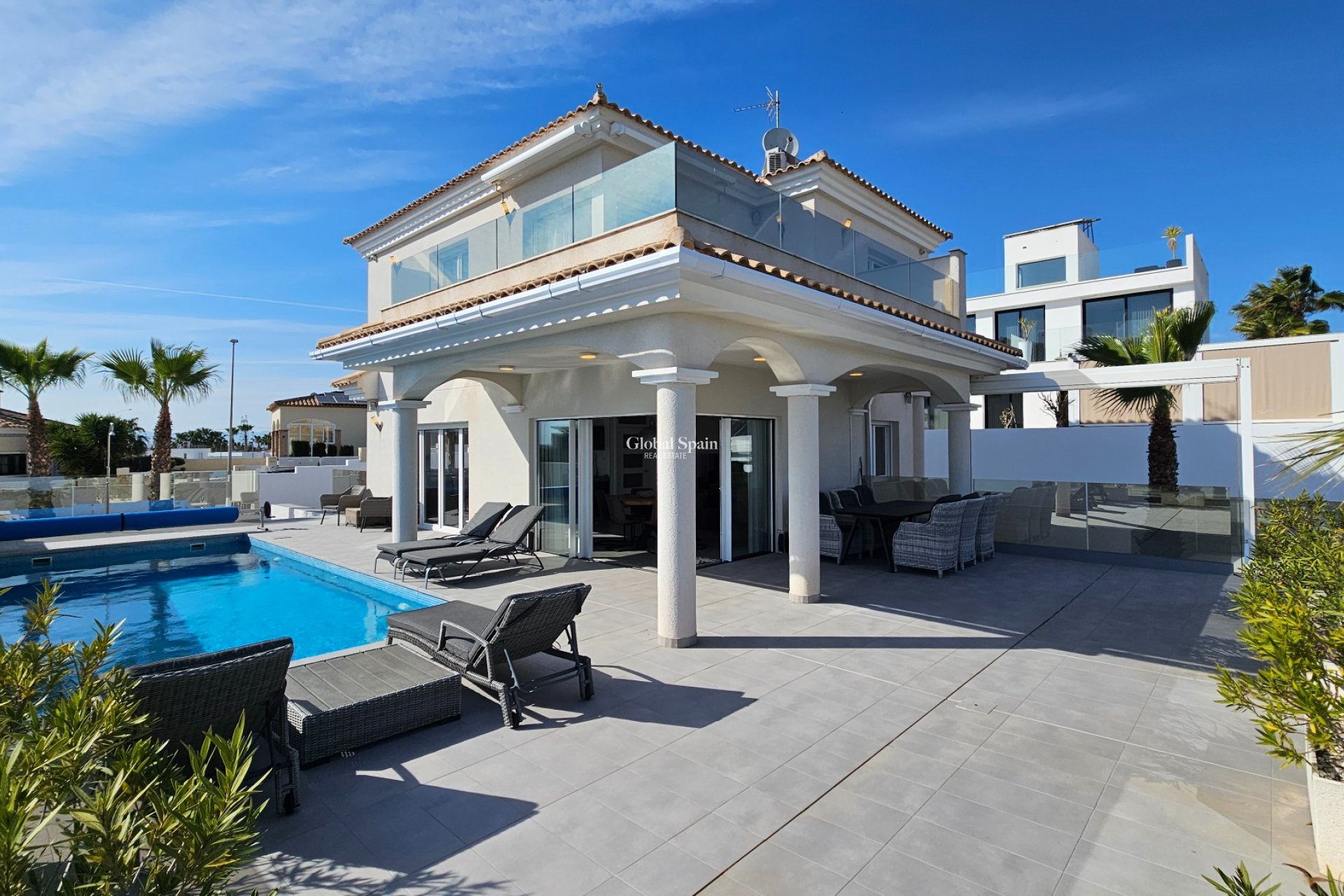 Resale - VILLA -
LA MARINA - La Marina