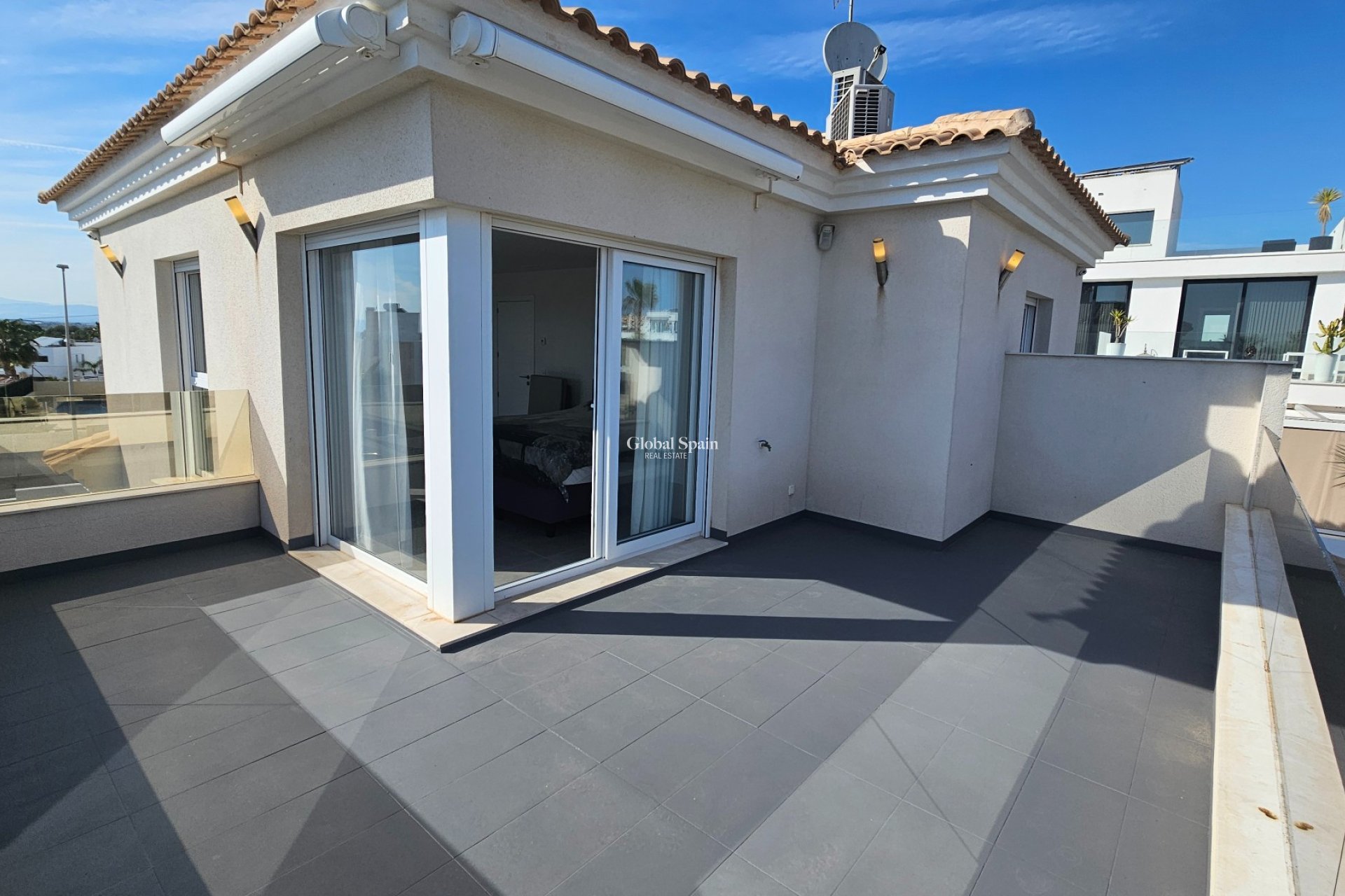 Resale - VILLA -
LA MARINA - La Marina