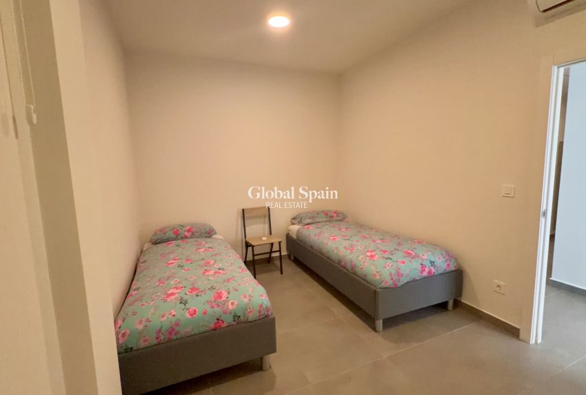Resale - VILLA -
LA MARINA - La Marina
