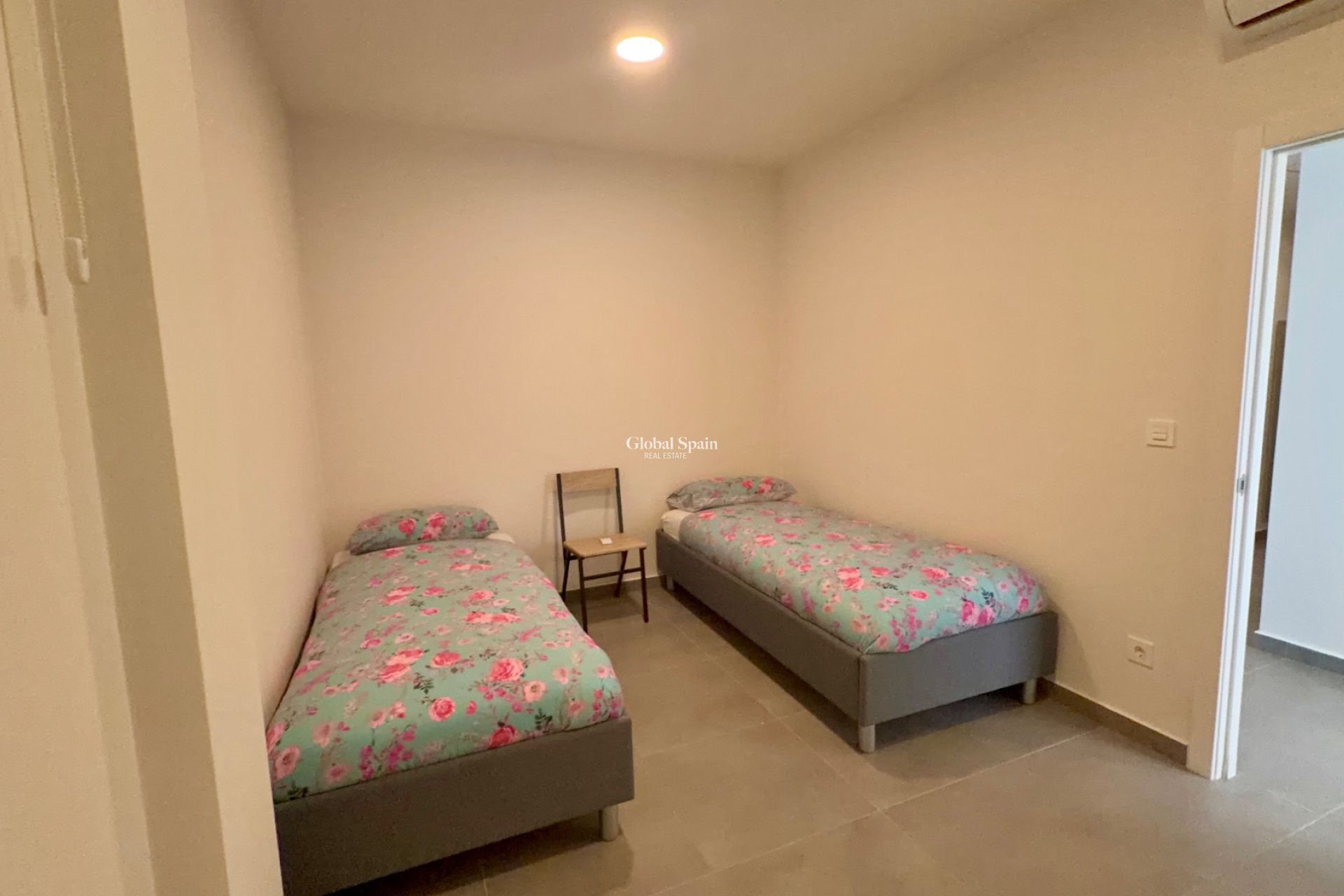Resale - VILLA -
LA MARINA - La Marina