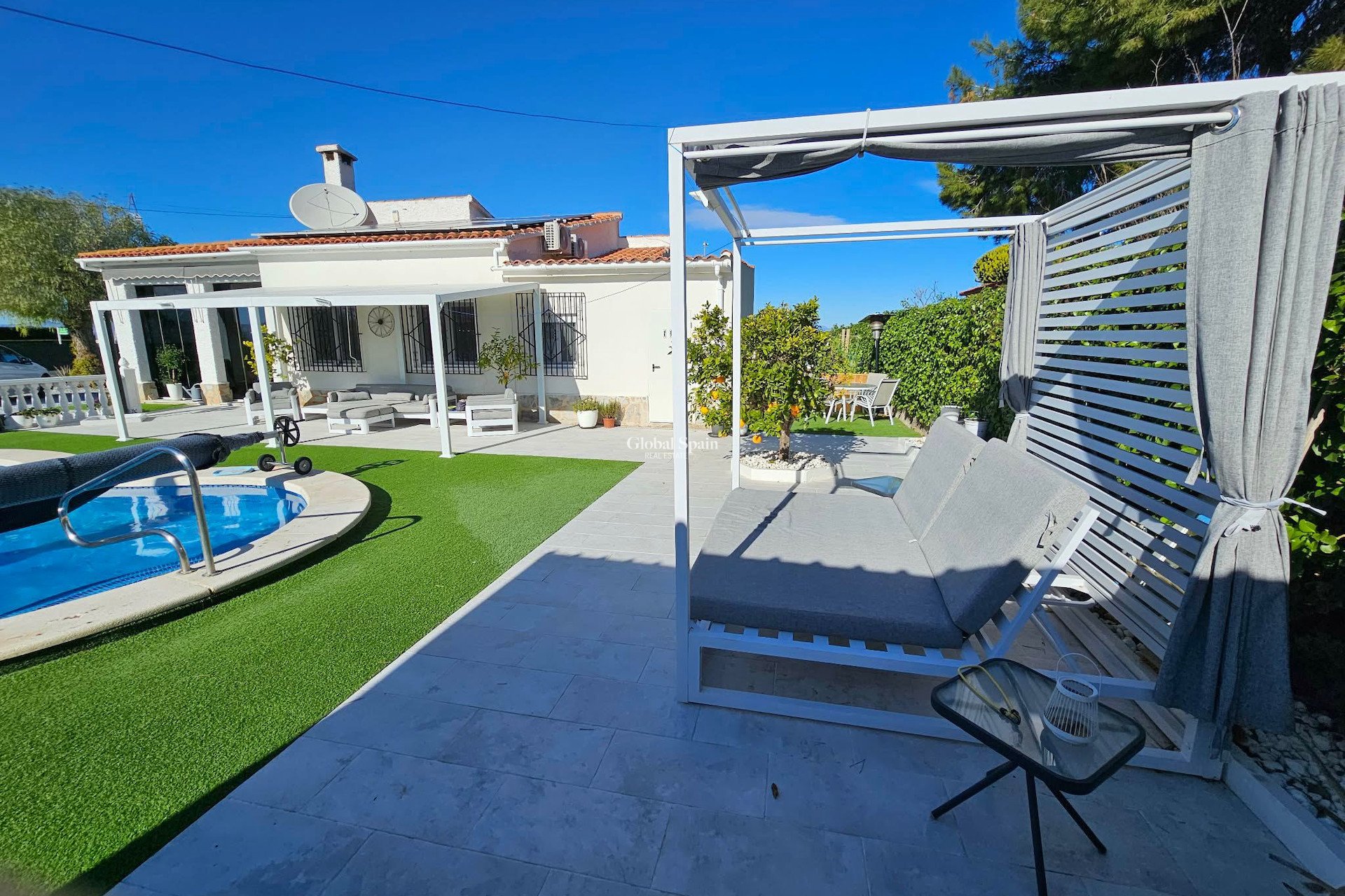 Resale - VILLA -
LA MARINA