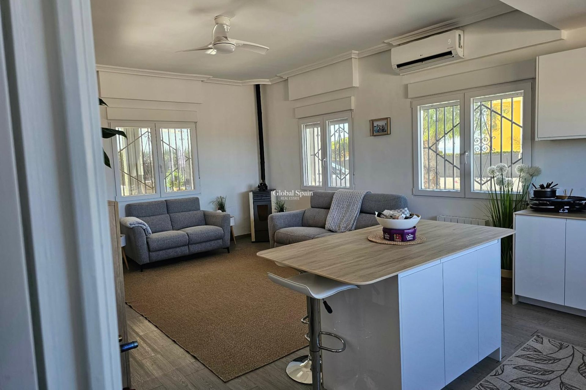 Resale - VILLA -
LA MARINA