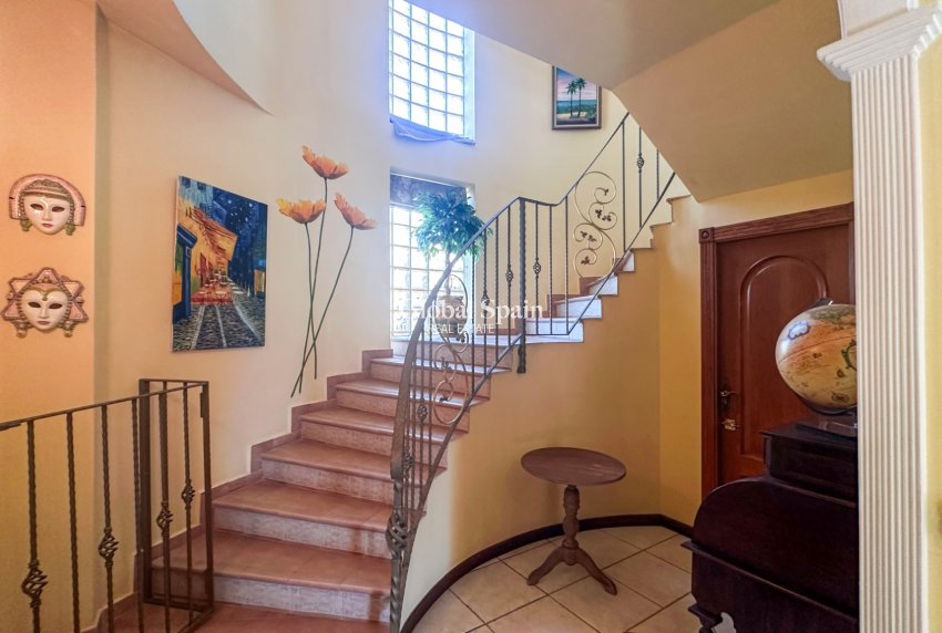 Resale - VILLA -
LA MATA