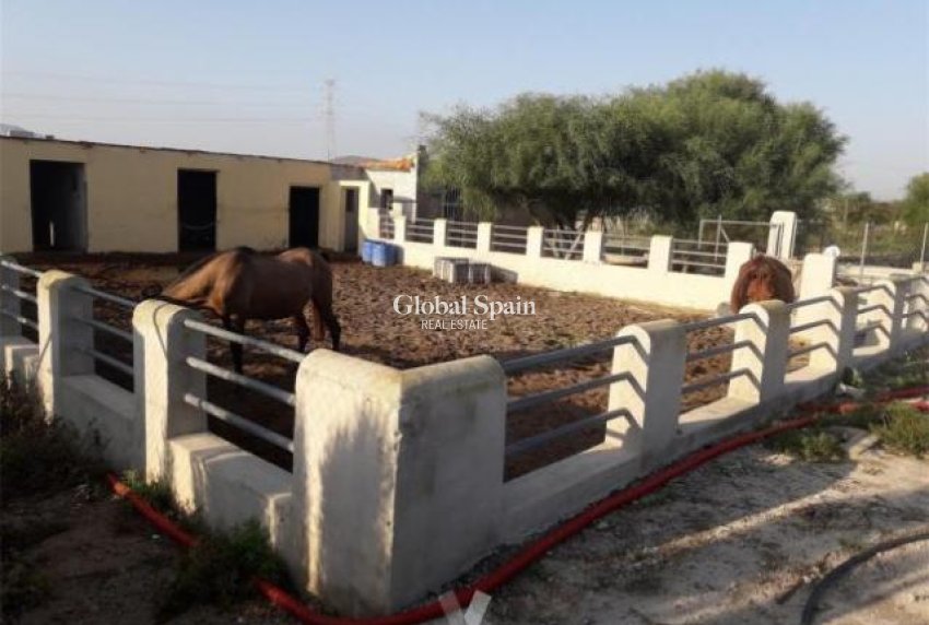 Resale - VILLA -
LA MATANZA - La Matanza