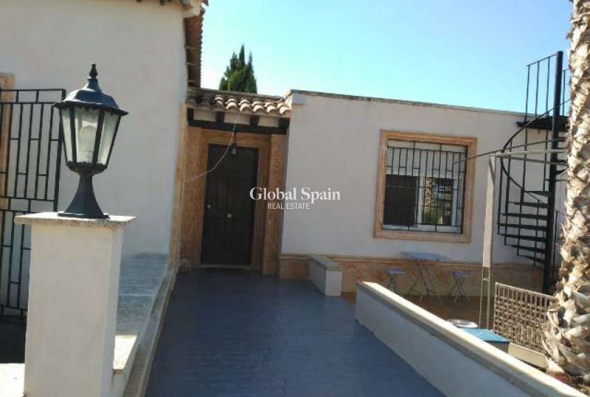 Resale - VILLA -
LA MATANZA - La Matanza