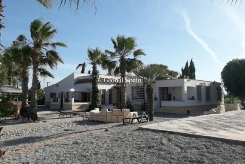 Resale - VILLA -
LA MATANZA - La Matanza