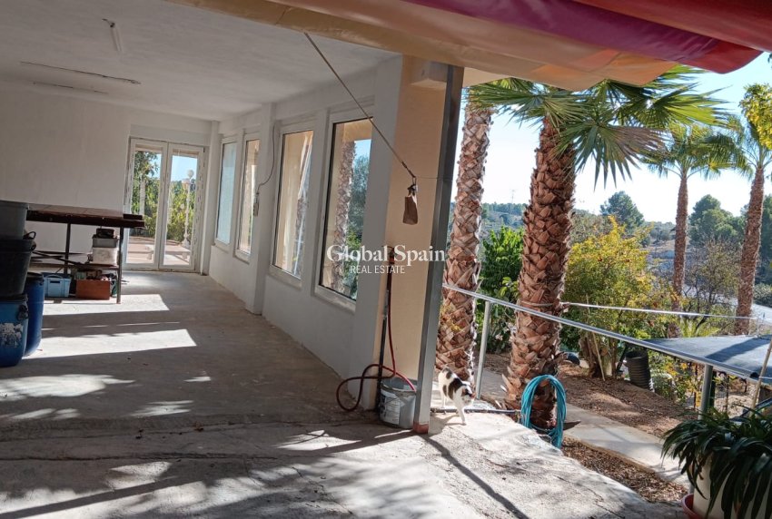 Resale - VILLA -
LA NUCÍA - Costa Blanca