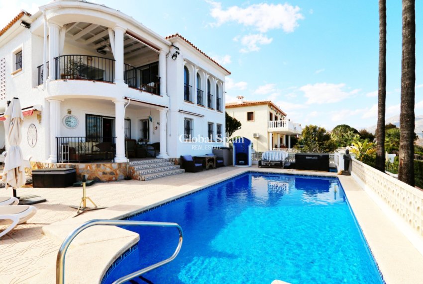 Resale - VILLA -
LA NUCÍA - Costa Blanca