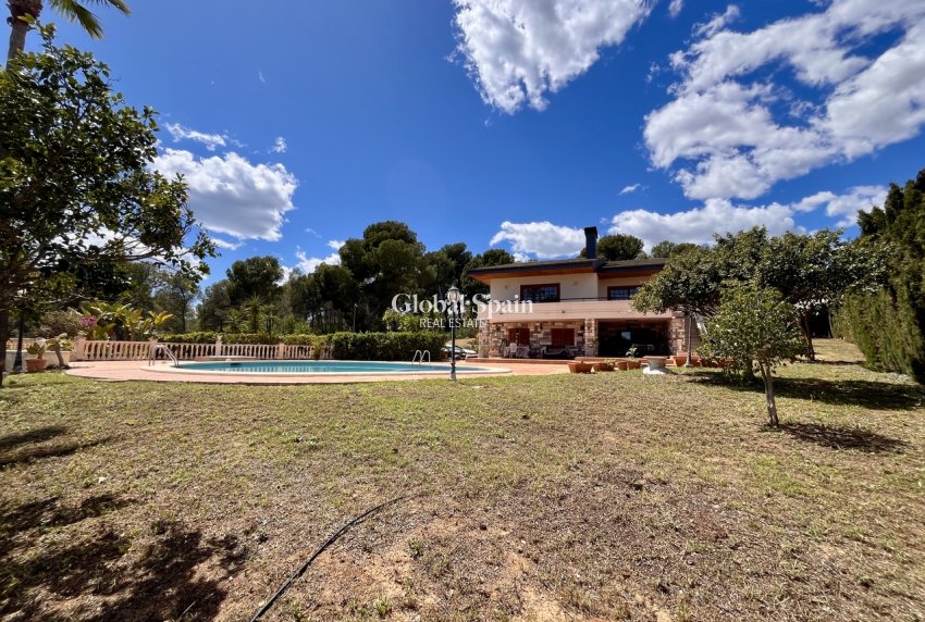 Resale - VILLA -
LA NUCÍA - Costa Blanca