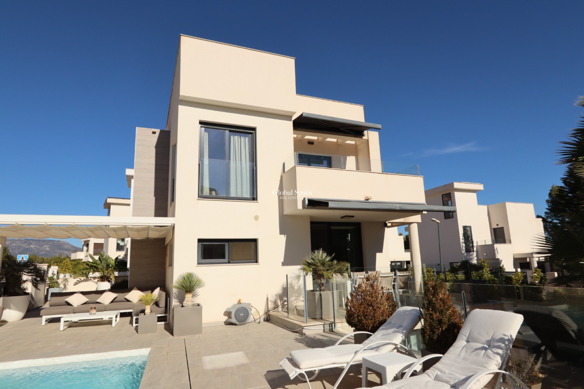 Resale - VILLA -
LA NUCÍA - Costa Blanca