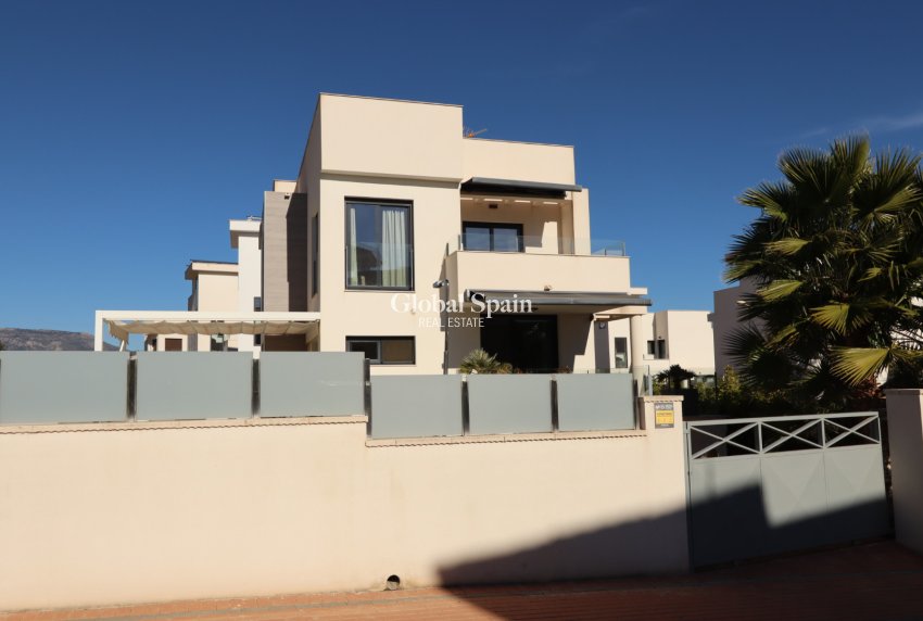 Resale - VILLA -
LA NUCÍA - Costa Blanca