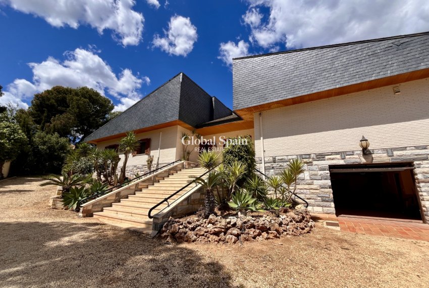 Resale - VILLA -
LA NUCÍA - Costa Blanca